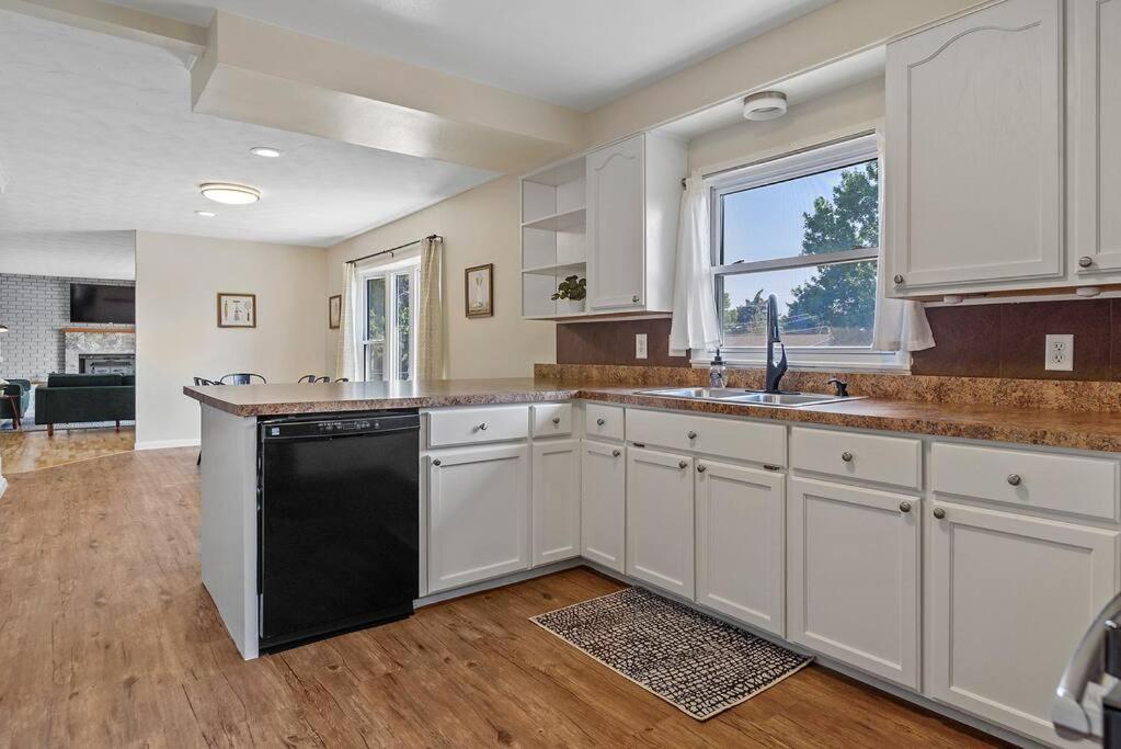 Roomy 5 Bed 3 Bath Fire Place Large Outdoor Space Rapid City Exterior foto